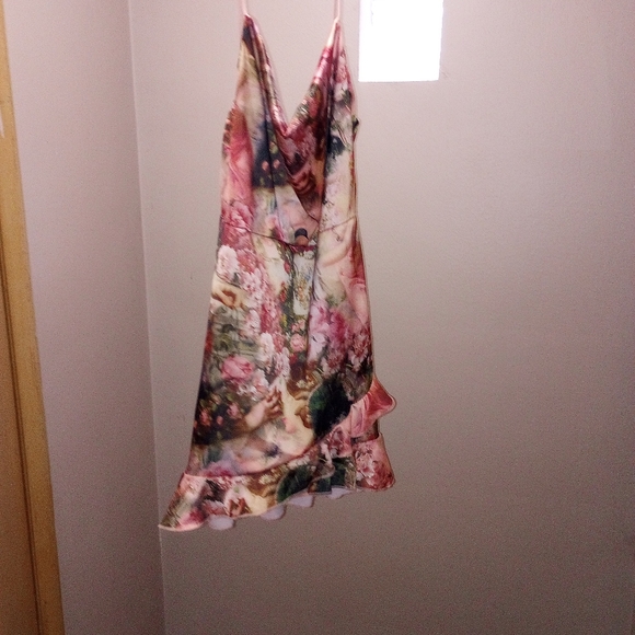 Pretty little things summer dress - Picture 3 of 7